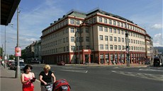 Opu�t�ná a pozvoln� chátrající velká budova bývalého Skloexportu v Liberci u...