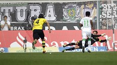 PROMNNÁ PENALTA A...DORTMUND POPRVÉ PADL. Max Kruse z Mönchengladbachu (zcela...