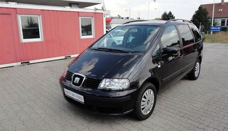 Zlodji en ukradli 1. jna tento Seat Alhambra s registran znakou 7U5 70...