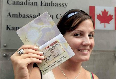 Pro kanadská víza museli ei jezdit dlouhou dobu a na konzulát do Vídn.