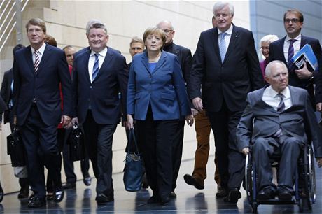 Angela Merkelová a její kolegové z CDU/CSU picházejí na berlínské koaliní