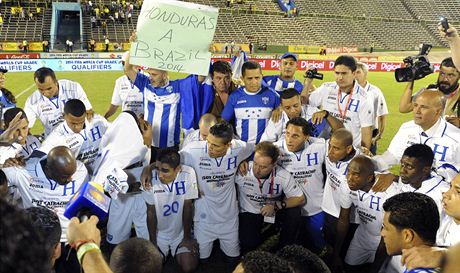 Fotbalisté Hondurasu se radují z postupu na MS 2014.