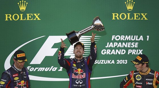 Á HOP. Sebastian Vettel si uívá triumf ve Velké cen Japonska. Mark Webber...