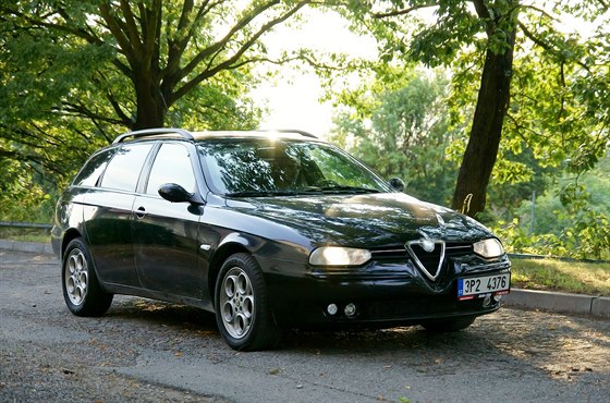 Alfa Romeo 156: na vilnou Italku si dávejte velký pozor - iDNES.cz