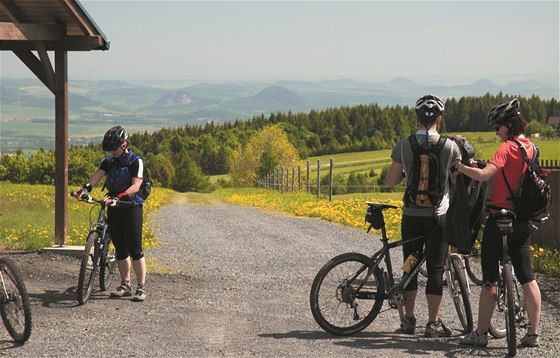 Cestu přes oboru cyklisté hojně využívali, protože do hor nemuseli jezdit po silnici.