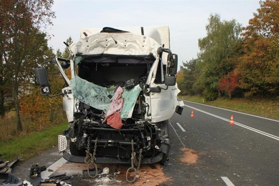 Nehoda kamionu a cisterny na silnici číslo 35. (10. října 2013)
