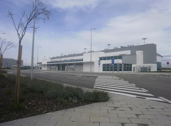 Nové mezinárodní letiště v portugalském městě Beja zeje prázdnotou. Aerolinky...