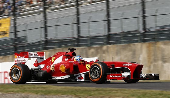 Fernando Alonso z Ferrari bhem tréninku ped Velkou cenu Japonska.