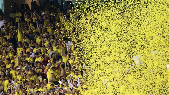 Kolumbijtí fanouci mohou slavit postup svých fotbalist na mistrovství svta.
