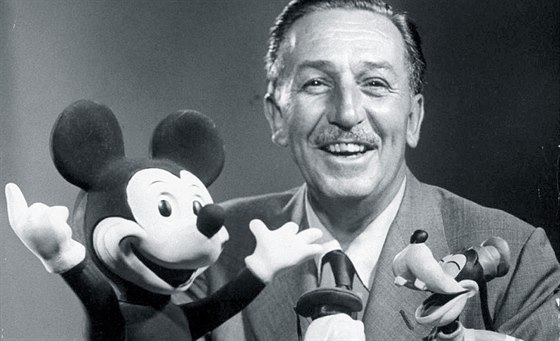 Walt Disney se svou nejznámjí postavikou