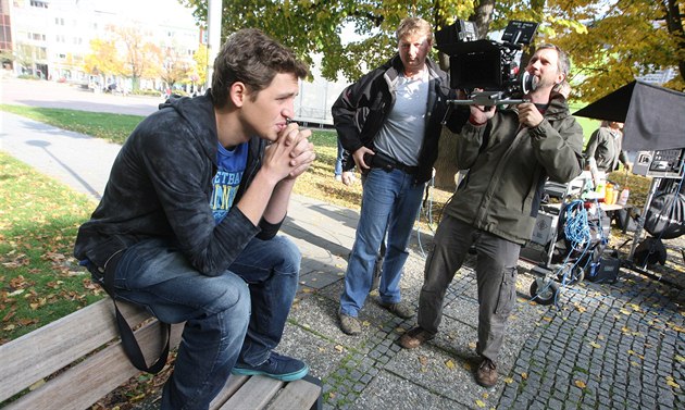 Herec Michal Hruka u zlínské kany pi natáení filmu Initimity.