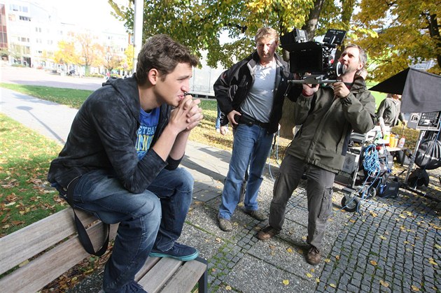 Herec Michal Hruka u zlínské kany pi natáení filmu Initimity.