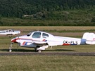 LET L-200A Morava, vzadu pistává Zlin Z-43.
