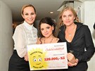 Monika Absolonová, Magda Malá a Leona Machálková se ekem pro Nadaní fond...