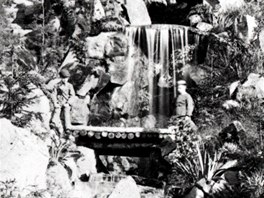 Mattoniho vodopád v Kyselce na dobové fotografii z roku 1902. Karlovarský...