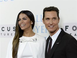 Camila Alvesová a Matthew McConaughey (17. íjna 2013)