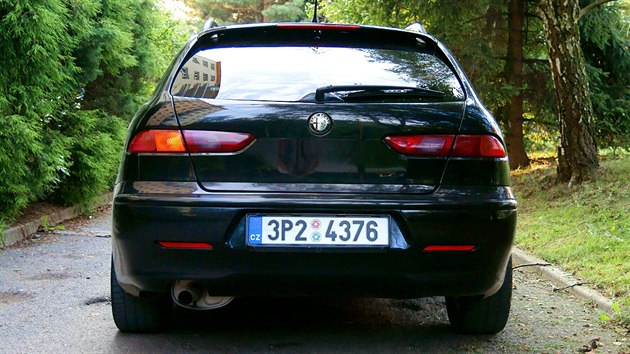 Alfa Romeo 156: na vilnou Italku si dávejte velký pozor - iDNES.cz