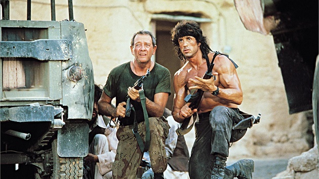 Plukovník Trautman se svým chlapcem ve filmu Rambo 3