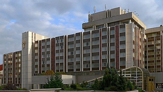 Pohled na hotel od Vltavy