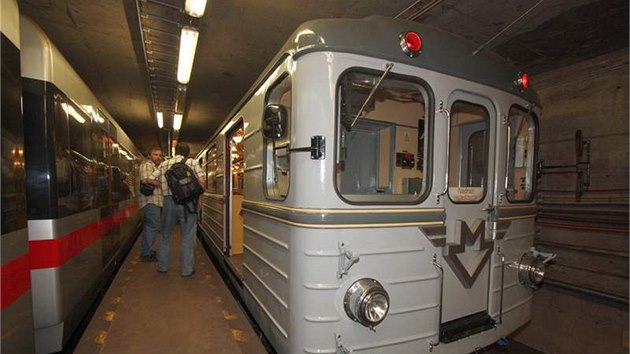 zen soupravy metra Es pi oslav 35. vro provozu metra v Praze