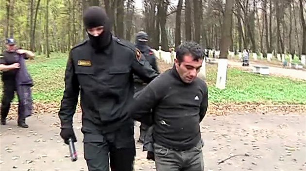 Rusk policie zatk Orchana Zejnalova. Mu pvodem z zerbajdnu je obvinn z vrady mladho Rusa. 