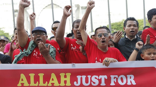 Muslimov v Malajsii protestuj proti tomu, aby ti, kdo nevyznvaj islm, pouvali slovo Allh.