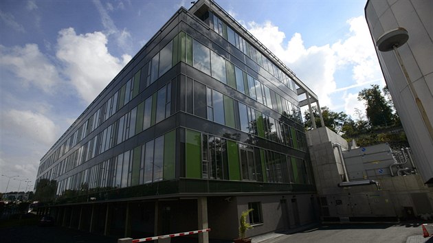 Proton Therapy Center Praha zskalo 10. jna ocenn Stavba roku 2013 za vytvoen ojedinl stavby pro lebn ely s vjimenou technologi s vjimenmi stavebnmi poadavky se zetelem k urbanistickmu een.