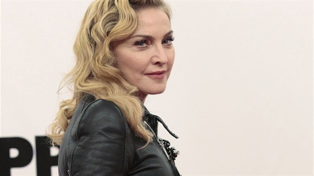 Madonna otevřela v Berlíně své Hard Candy Fitness centrum (17. října 2013)
