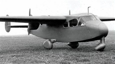 Praga E.210 v době, kdy už měla příďový podvozek a trojitou směrovku.