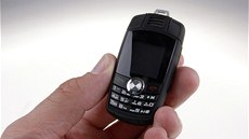 Rozměry telefonu v designu klíče BMW jsou 74 × 34 × 13 milimetrů.