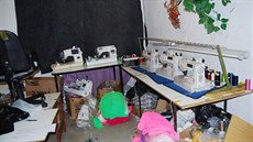 V padlatelské díln v Brn celníci nali hned devt icích stroj.