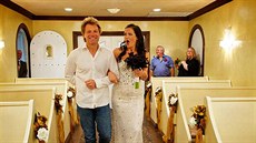 Jon Bon Jovi odvedl svou fanynku Branku Delicovou k oltá�i.