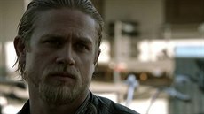 Charles Hunnam v Zákonu gangu