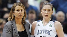 Lindsay Whalenová z Minnesoty se svou trenérkou Cheryl Reevesovou.