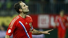 Ruský fotbalista Roman Širokov se raduje z gólu proti Ázerbajdžánu.