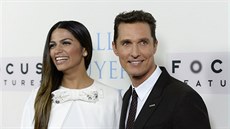 Camila Alvesová a Matthew McConaughey (17. íjna 2013)