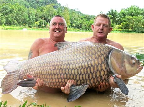 Anglian Keith Williams (vlevo) dostal k 56 narozeninám rybáský zájezd do...