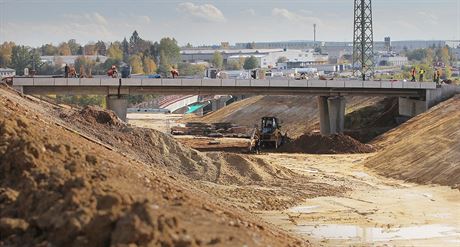 Druhá etapa západního okruhu je pro Plze klíovou stavbou. Má odvést ást tranzitní dopravy z petíené Karlovarské a Klatovské tídy. 