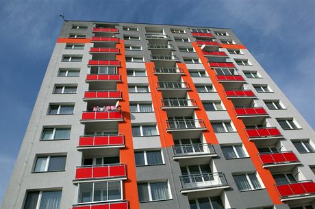 ena se snaila pelézt z pátého patra o balkon ní. Ilustraní snímek