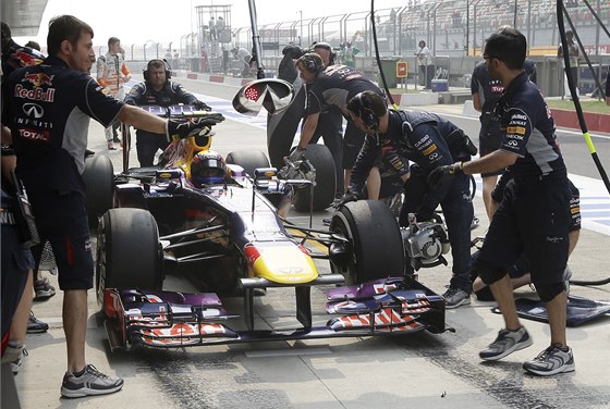 Sebastian Vettel pi tetím tréninku na Velkou cenu Japonska.