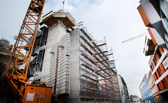 Stavba nového parkovacího domu v Kopené ulici v Brn finiuje.