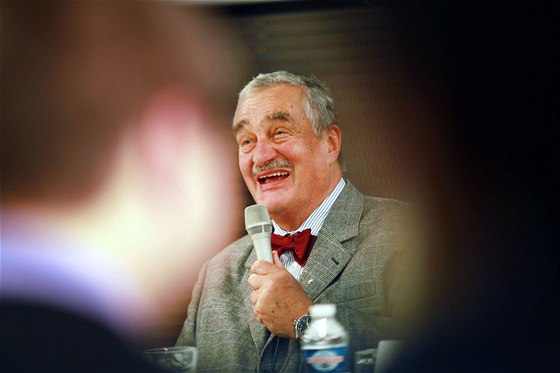 Karel Schwarzenberg pi pedvolební debat lídr stran, kterou v praské NTK...