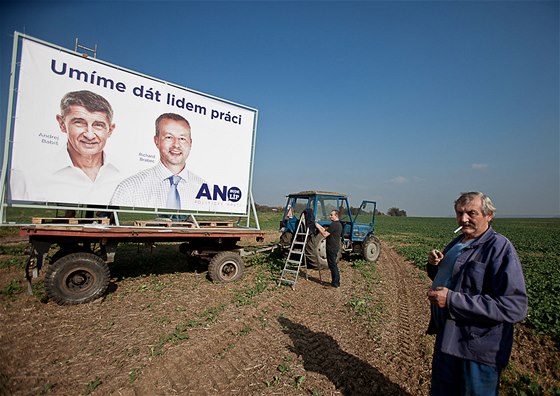 Andrej Babiš a Richard Brabec na volebním billboardu Hnutí ANO