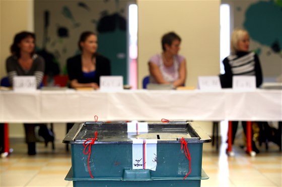 Předčasné parlamentní volby. (26. října 2013)