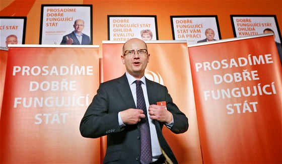 Bohuslav Sobotka ve volebnm tbu SSD v Praze. (26. jna 2013)