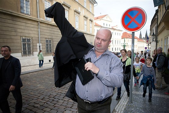 Ministr vnitra Martin Pecina elí trestnímu oznámení. Podle LN ho podal policejní plukovník, kterému vadí Pecinovy kroky.