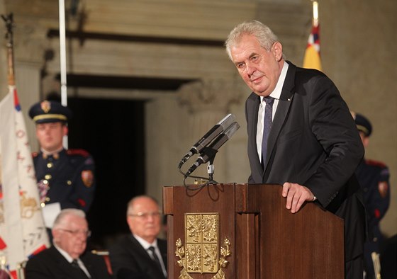 Prezident Miloš Zeman poprvé udílel státní vyznamenání (28. října 2013).