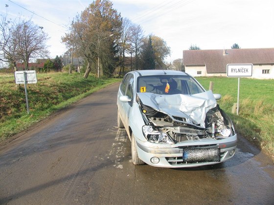 Na autě opilého řidiče vznikla po srážce s traktorem škoda za 40 tisíc.