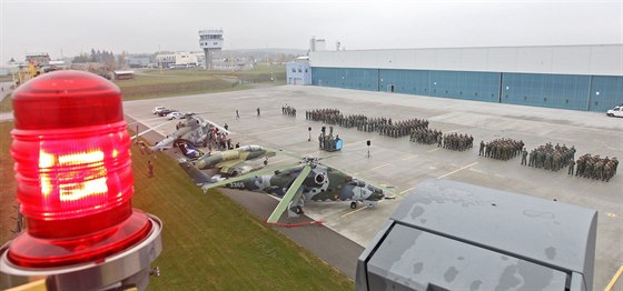 Vojenská základna u Náměště nad Oslavou se mění na vrtulníkovou. Odletěly odtud...