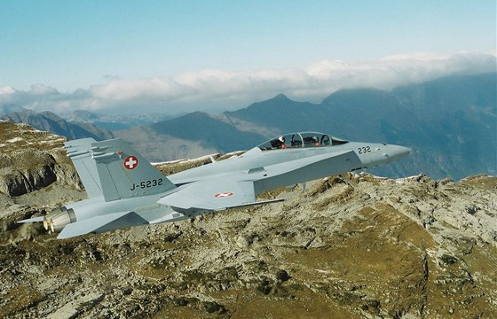 Stíhací letoun typu F/A-18 D výcarské armády.